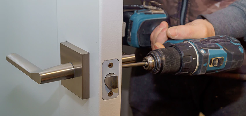 Broken Door Handle Lock Repair in Vincent, California